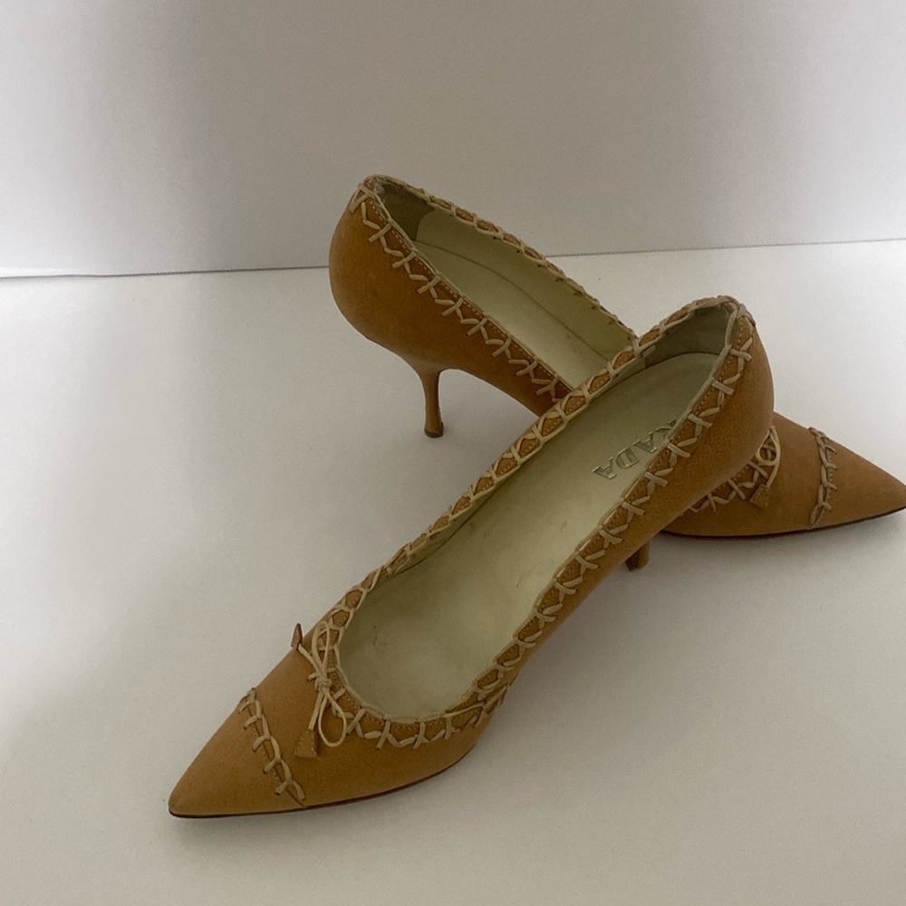 Prada Pra872225 size 38.5 nubuck pointed pumps